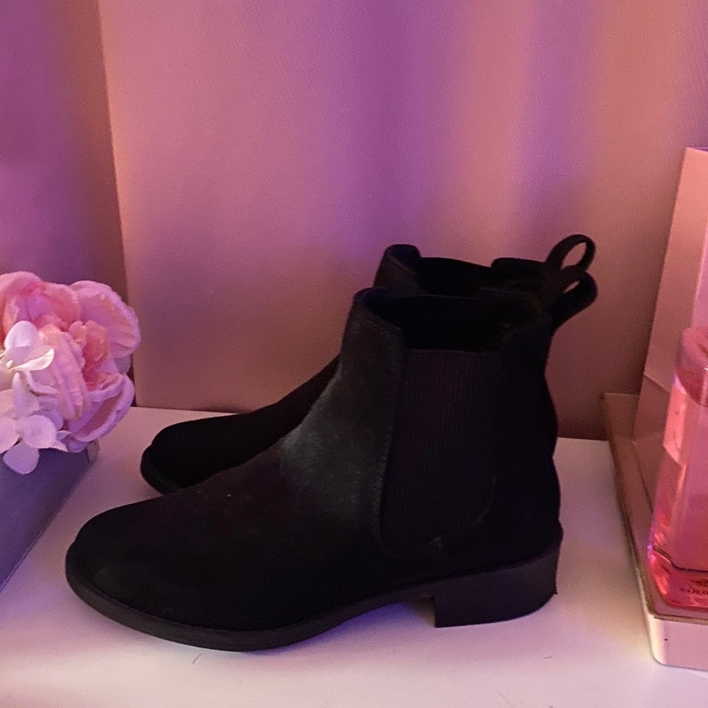 Black Chelsea boots